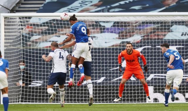 开云体育下载-【观察】习惯性晚节不保 穆帅为何难防定位球？